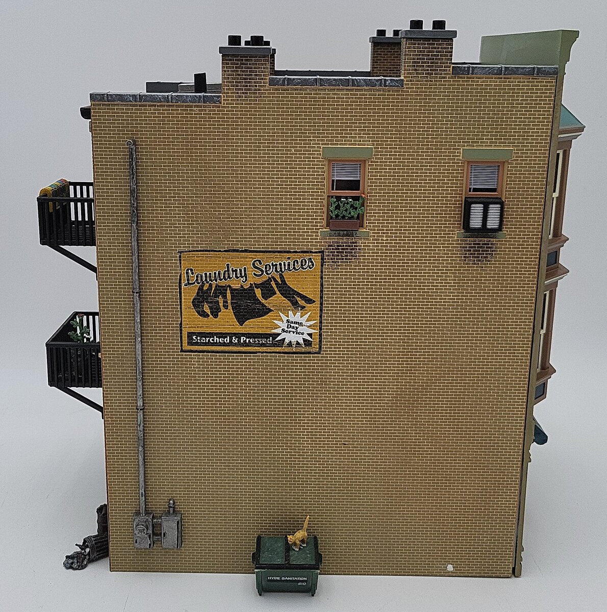 Woodland Scenics BR5843 O Scale Built-&-Ready J.W. Cobbler Building EX