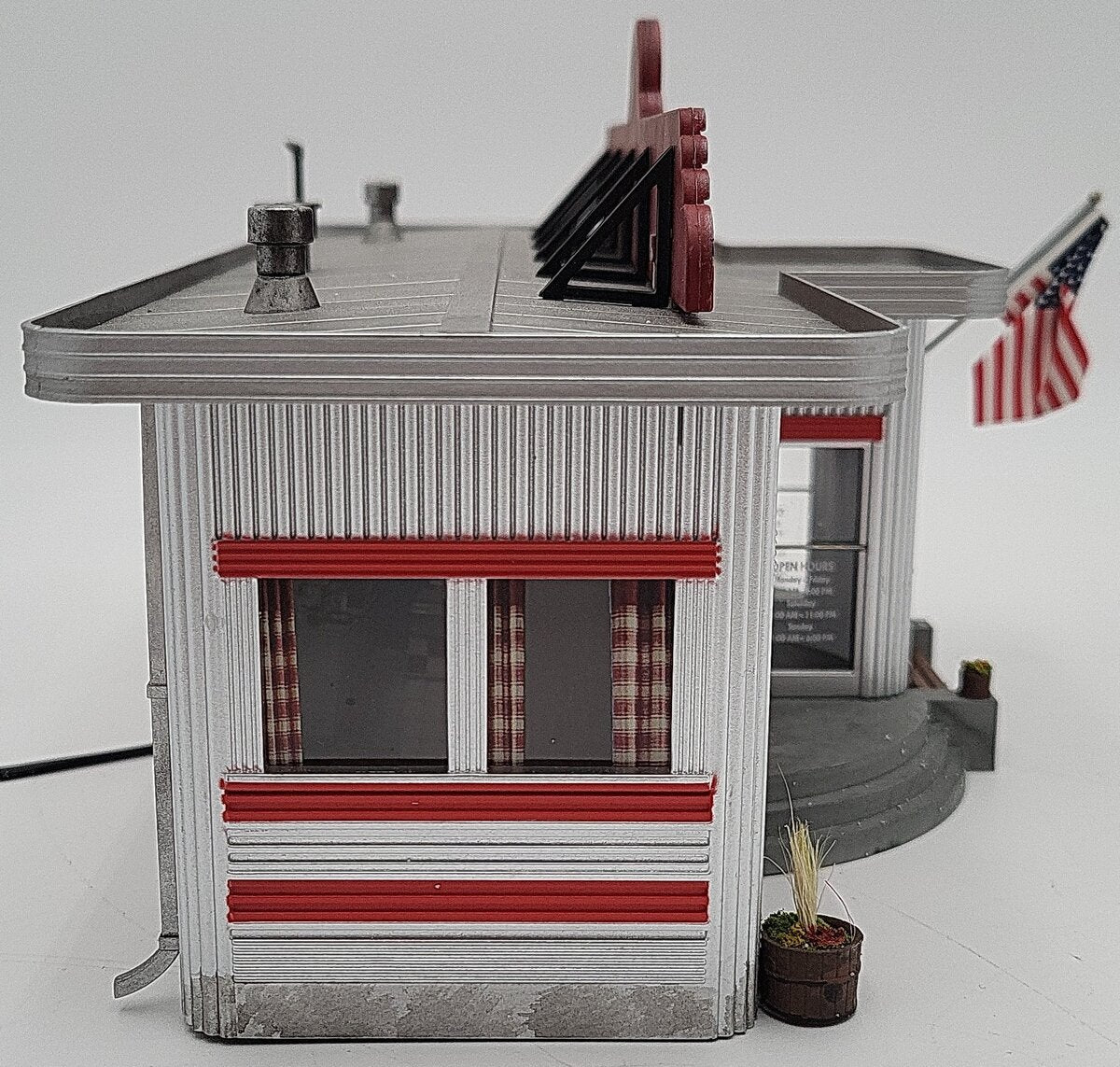 Woodland Scenics BR5870 O Built-N-Ready Miss Molly's Diner-Assembled EX/Box