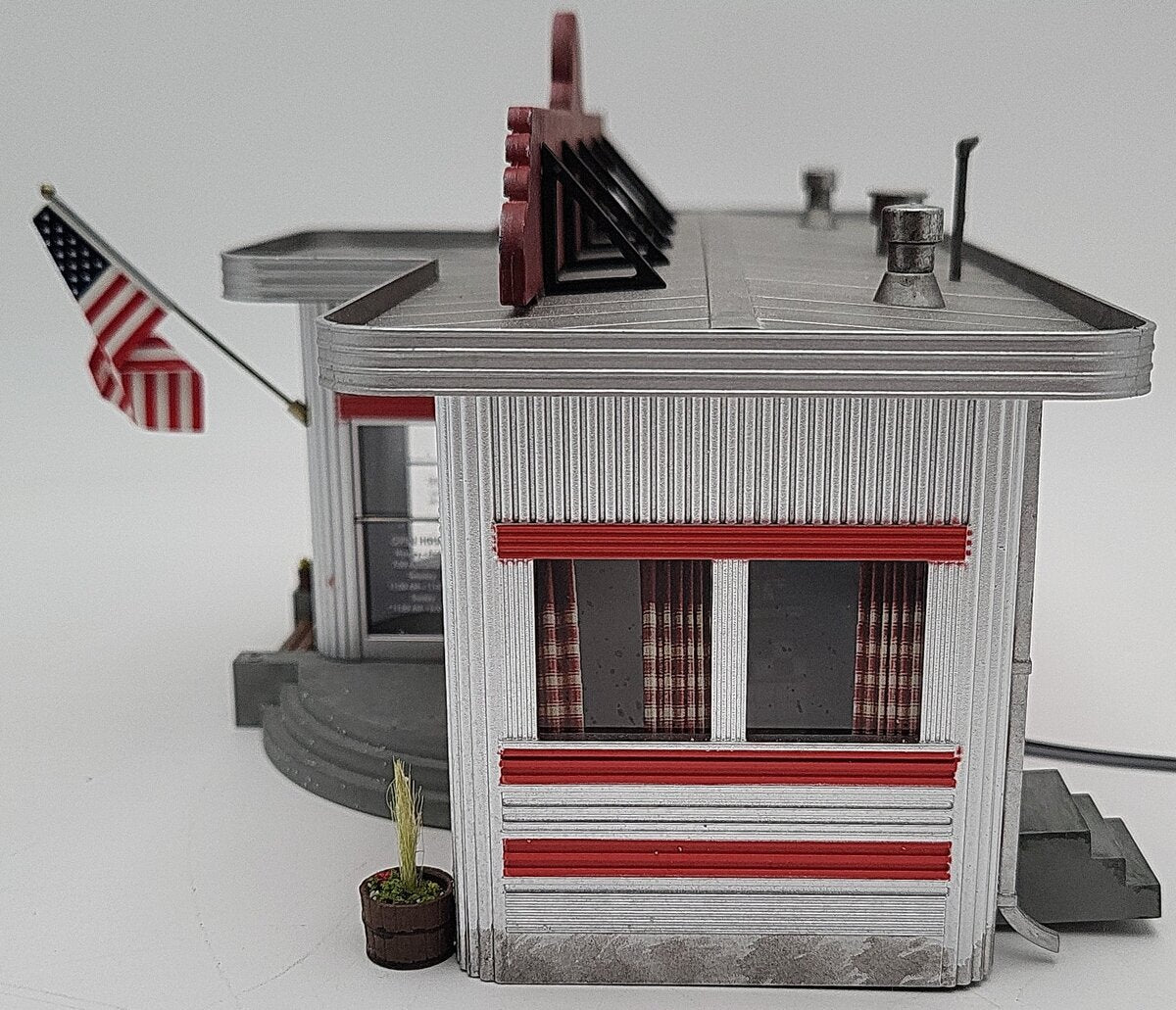 Woodland Scenics BR5870 O Built-N-Ready Miss Molly's Diner-Assembled EX/Box