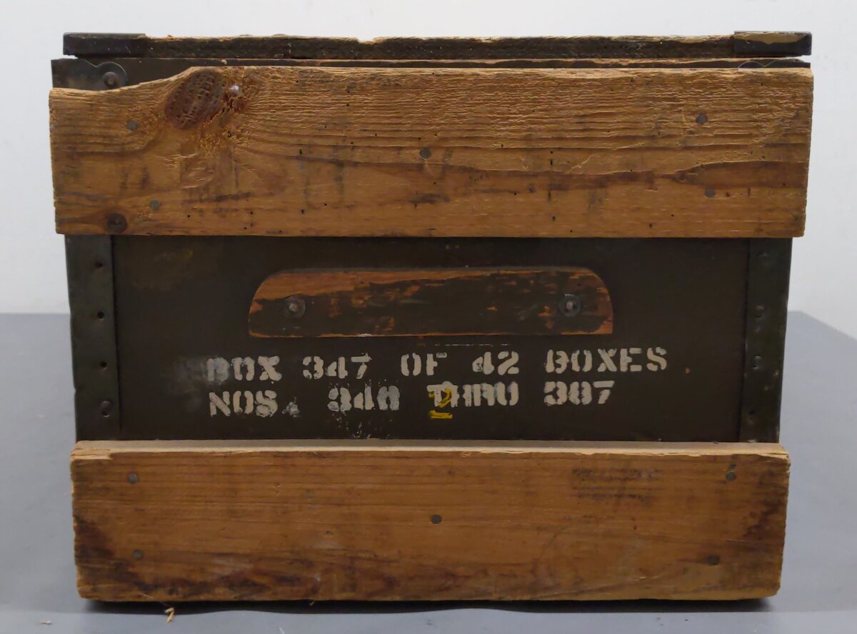 Vintage WW2 1942 US Military Shwayder Bros Inc Footlocker VG
