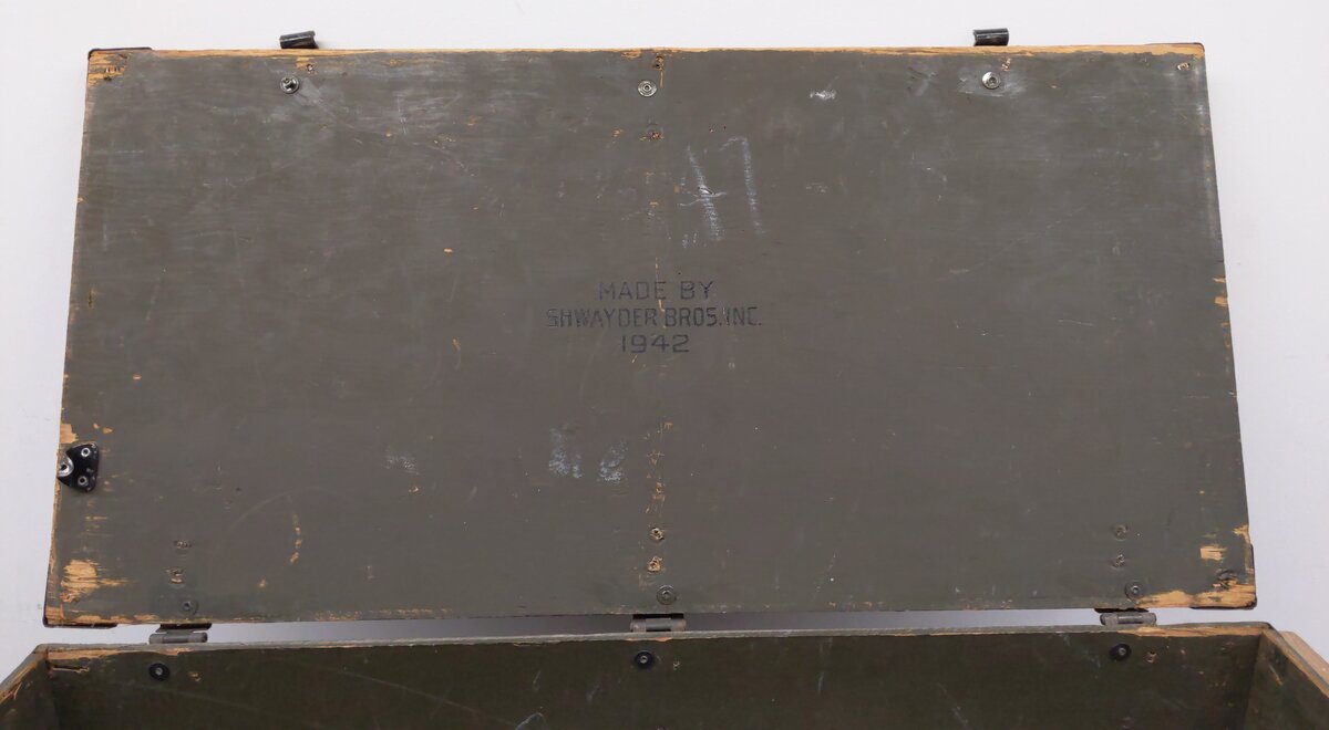 Vintage WW2 1942 US Military Shwayder Bros Inc Footlocker VG