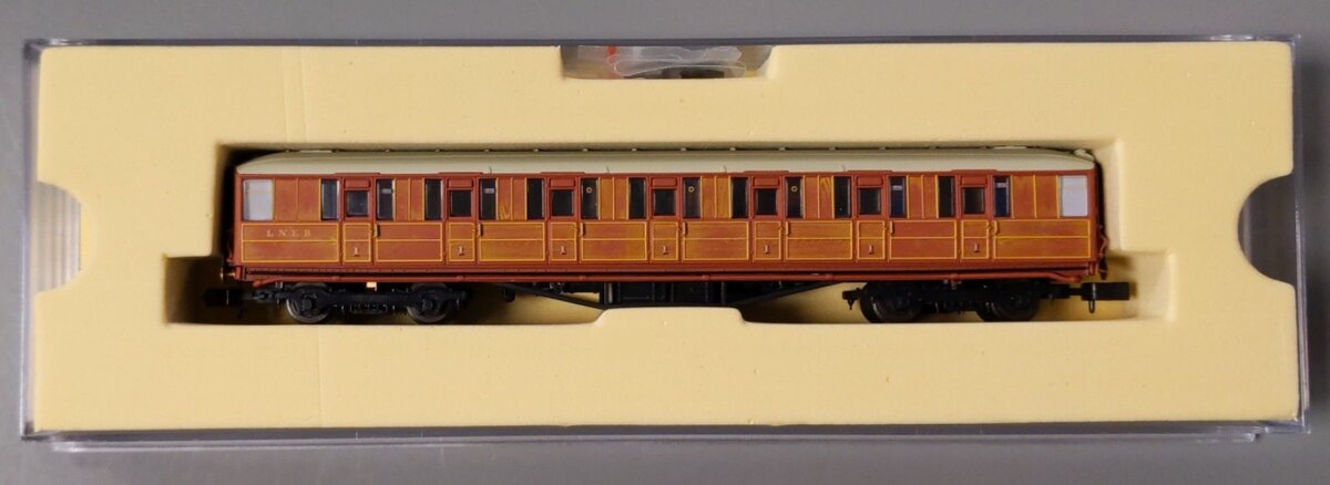 Dapol NC-208B N Scale LNER Gresley Teak 1st Class Coach Passenger Car LN/Box