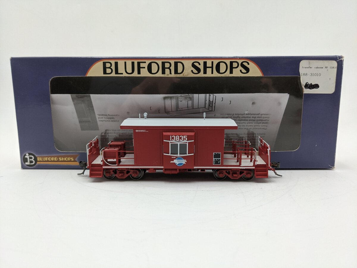 Bluford Shops 31010 HO MP Short body Bay Window Caboose #13835 EX/Box