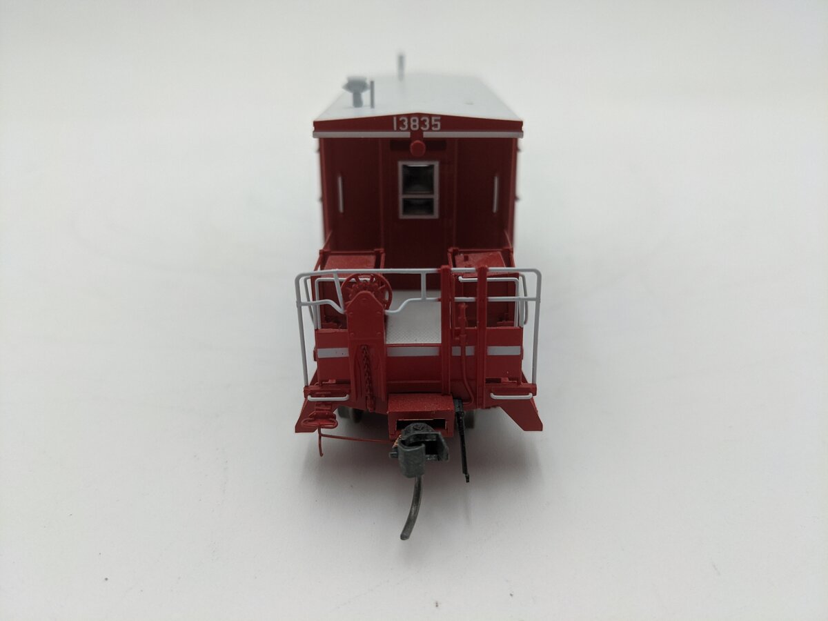 Bluford Shops 31010 HO MP Short body Bay Window Caboose #13835 EX/Box