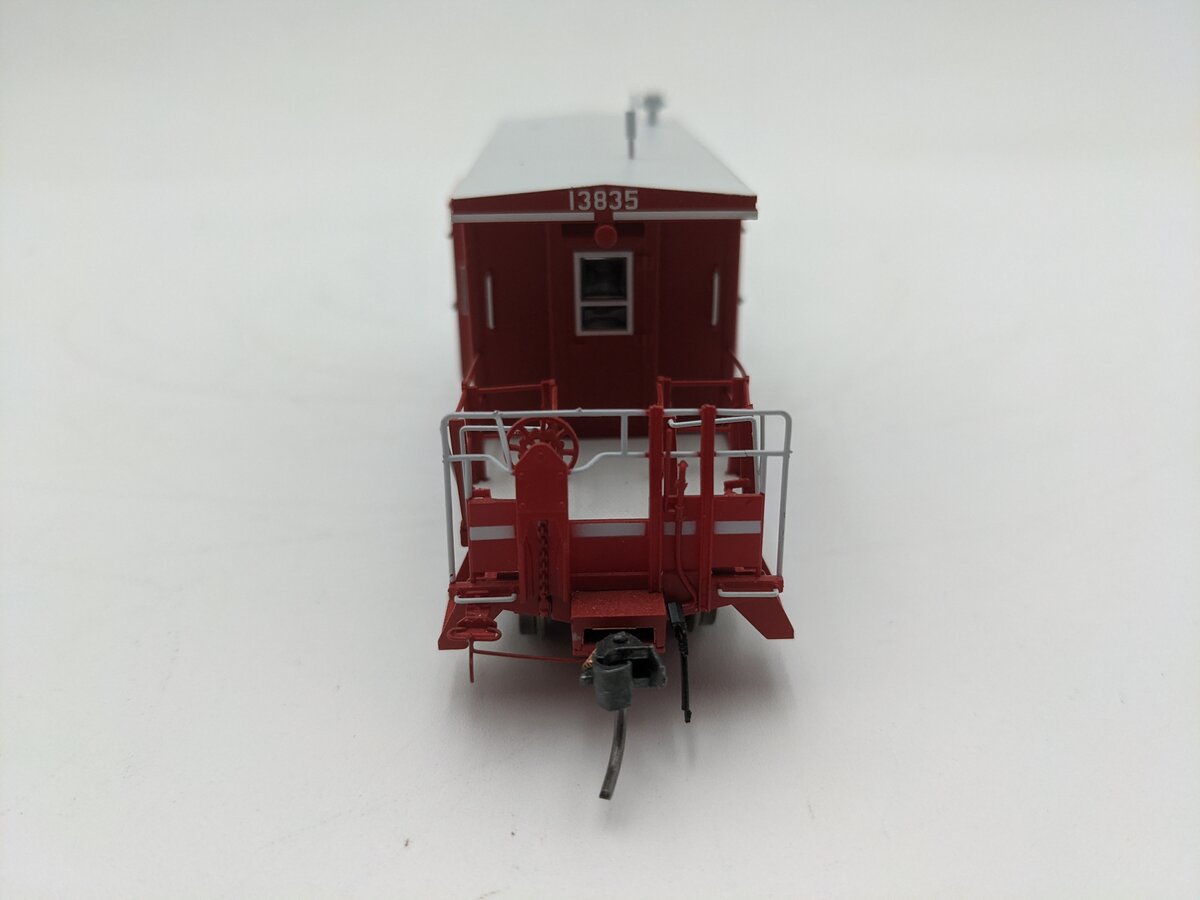 Bluford Shops 31010 HO MP Short body Bay Window Caboose #13835 EX/Box