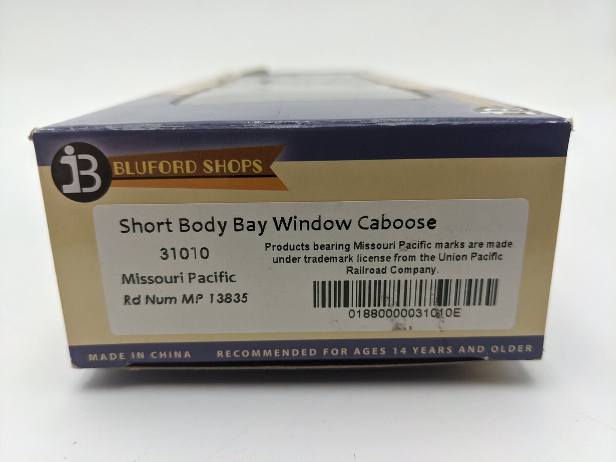 Bluford Shops 31010 HO MP Short body Bay Window Caboose #13835 EX/Box