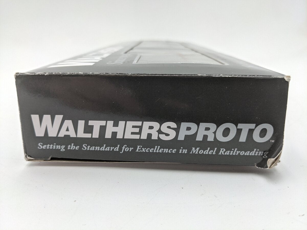 Walthers 920-14022 HO Scale Santa Fe 85' Budd Dome Coach Lighted EX/Box