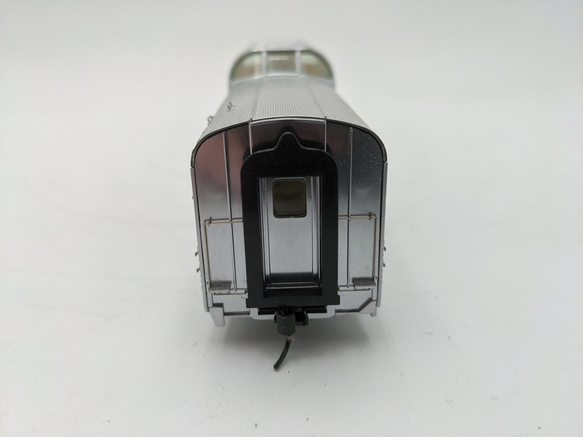 Walthers 920-14022 HO Scale Santa Fe 85' Budd Dome Coach Lighted EX/Box