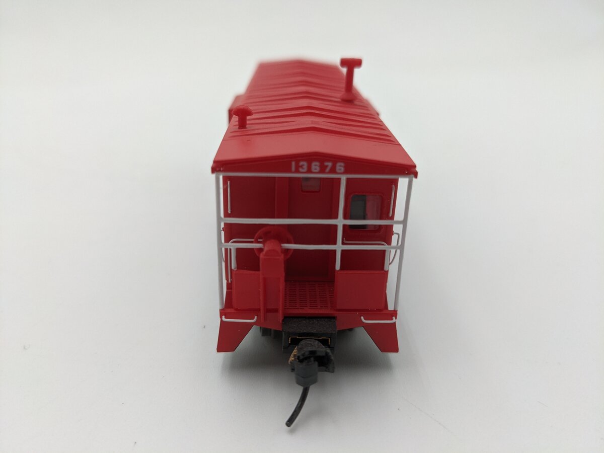 Walthers 932-40469 HO International Car Co Bay Window Caboose #13676 EX/Box