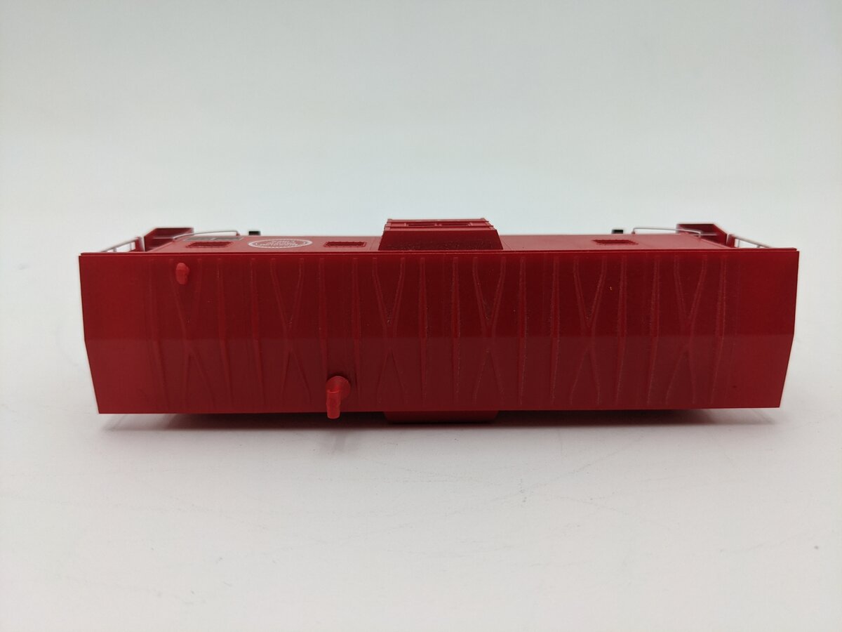 Walthers 932-40469 HO International Car Co Bay Window Caboose #13676 EX/Box