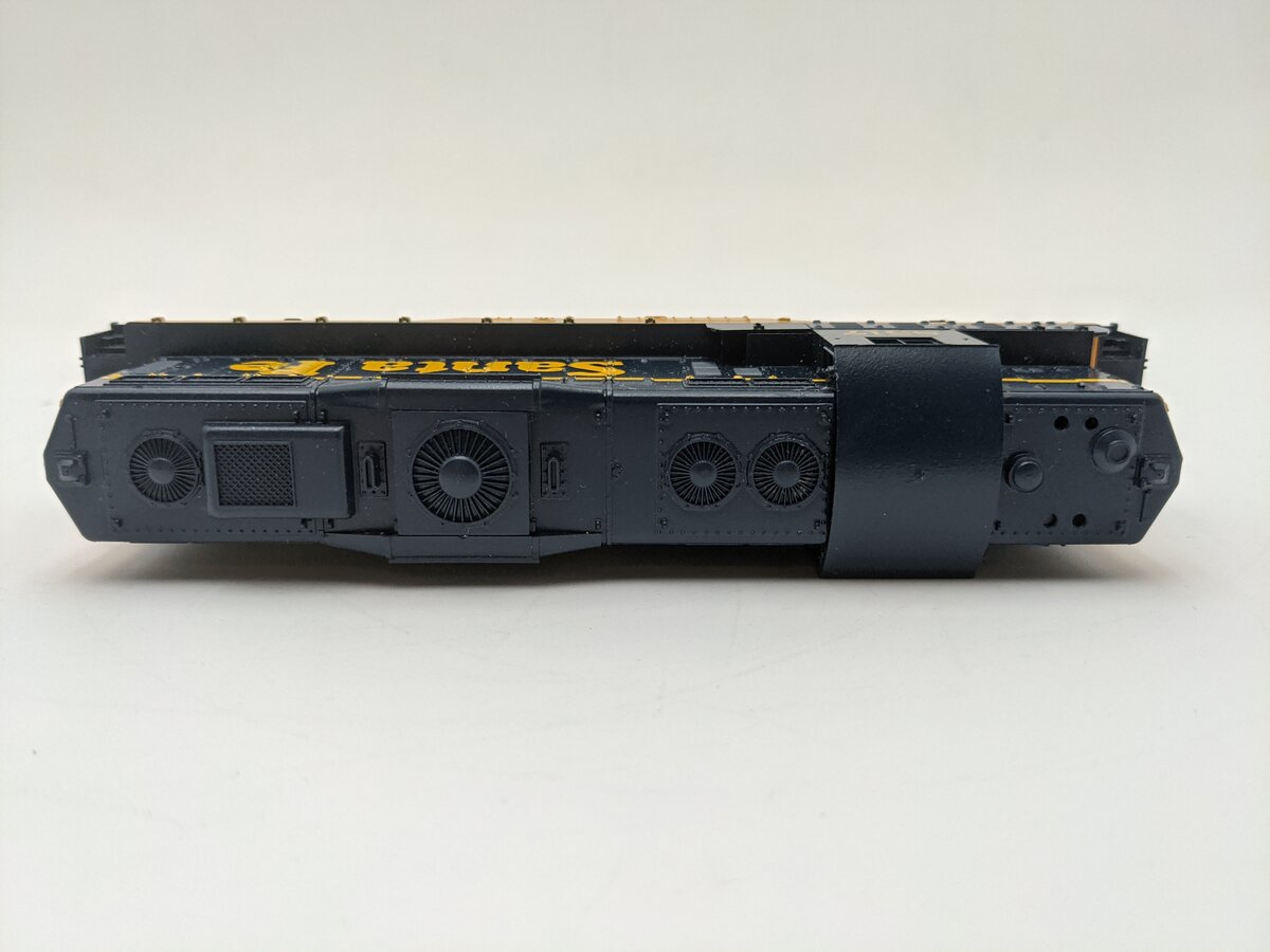 Athearn 3156 HO Scale Santa Fe GP-9 Powered Diesel Locomotive #8517 EX/Box