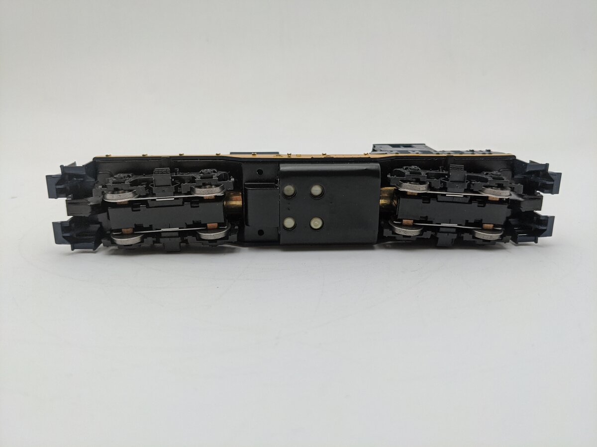 Athearn 3156 HO Scale Santa Fe GP-9 Powered Diesel Locomotive #8517 EX/Box