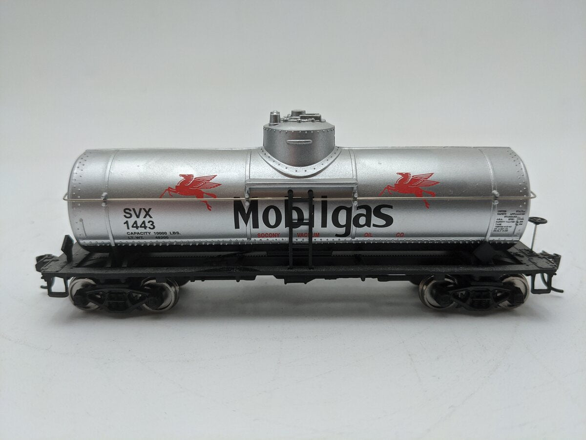 Walthers 910-1013 HO Socony Mobil Oil 36' Tank Car EX/Box