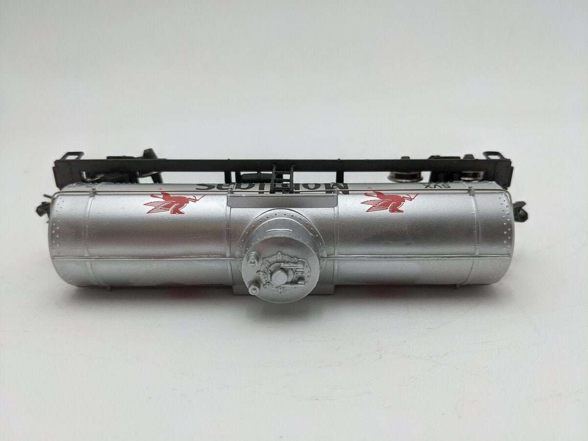 Walthers 910-1013 HO Socony Mobil Oil 36' Tank Car EX/Box