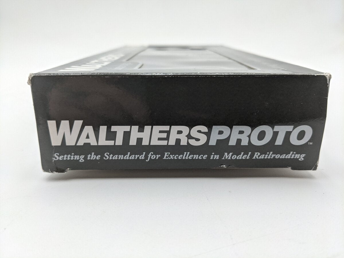 Walthers 920-100309 HO Scale Shell 32' ACF 8,000 Gallon Insulated Tank Car #2303 EX/Box