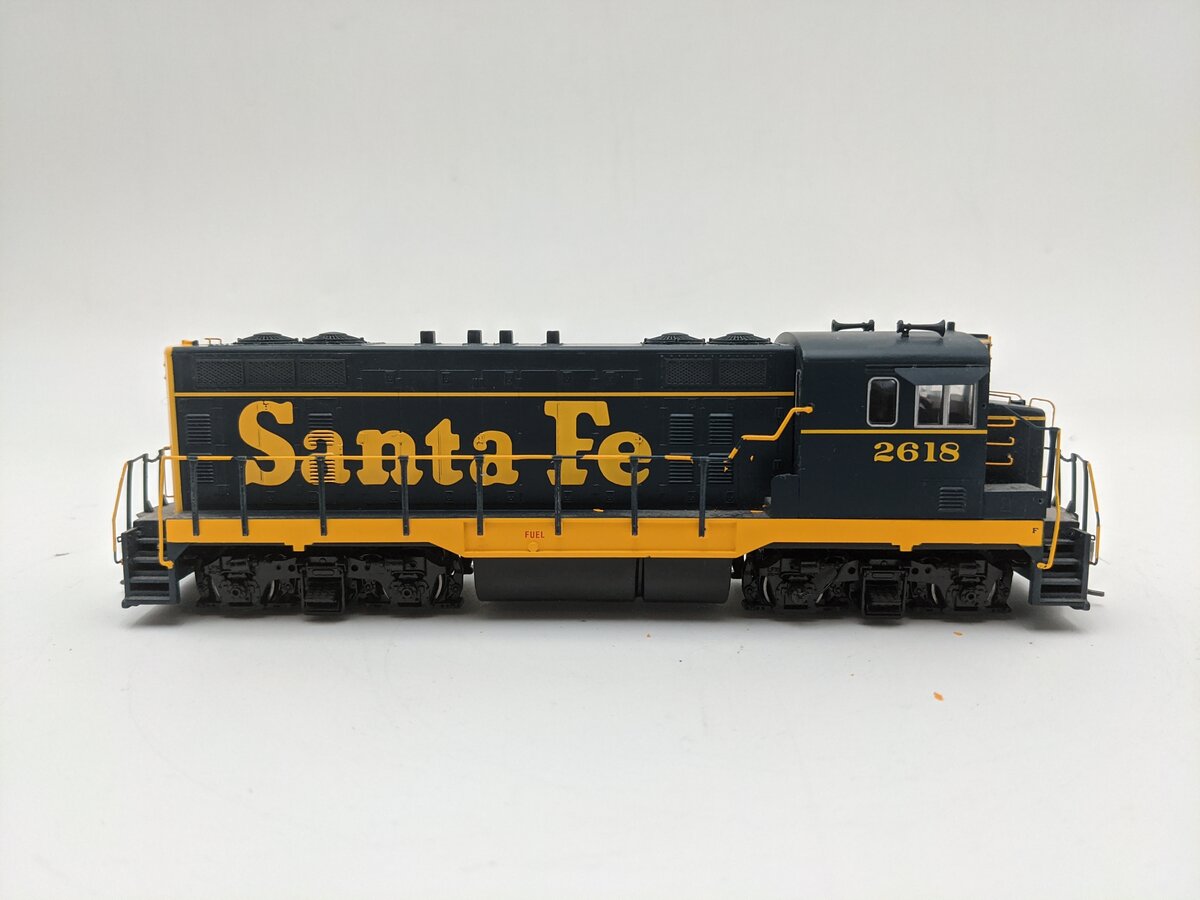 Athearn ATH89932 HO Atchison Topeka Santa Fe CF7 Round Cab #2618 EX/Box