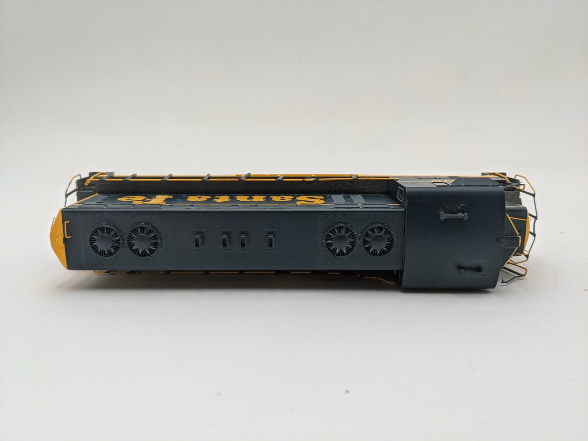 Athearn ATH89932 HO Atchison Topeka Santa Fe CF7 Round Cab #2618 EX/Box