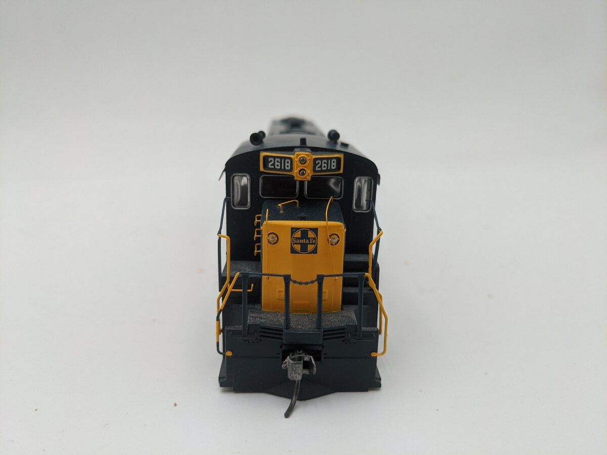 Athearn ATH89932 HO Atchison Topeka Santa Fe CF7 Round Cab #2618 EX/Box