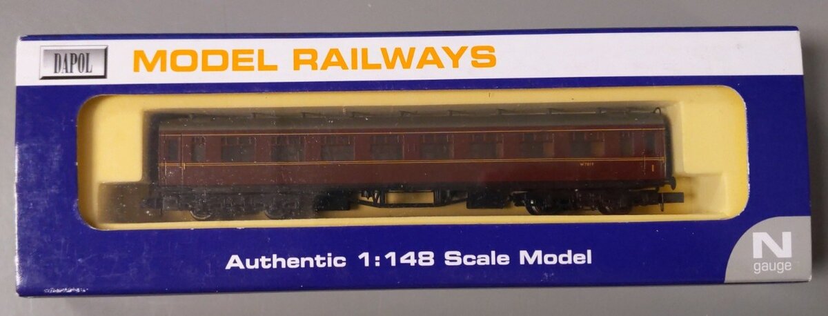 Dapol NC-027A N Scale British Railway Maroon Collett Coach Passenger Car #W7019 LN/Box