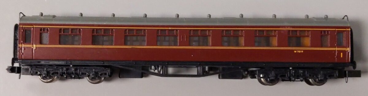 Dapol NC-027A N Scale British Railway Maroon Collett Coach Passenger Car #W7019 LN/Box