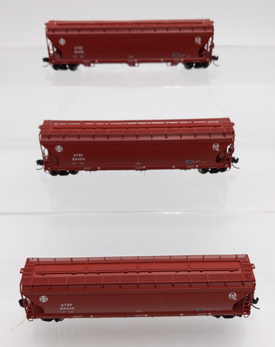 Athearn ATHGN12946 N Scale ATSF Covered Hopper 3 Pack #314400 #314446 #314451 LN/Box