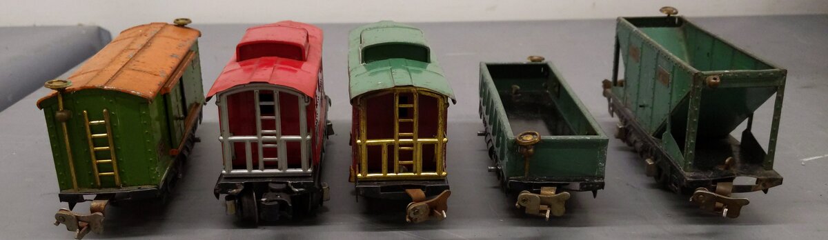 Lionel Vintage O Freight Cars: [5] 803, 805, 807 ,657, 902