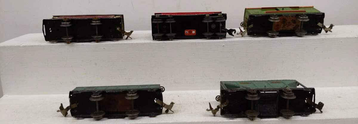 Lionel Vintage O Freight Cars: [5] 803, 805, 807 ,657, 902