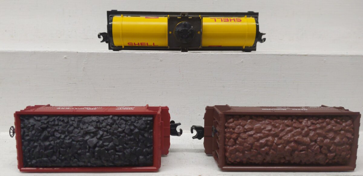 Lionel O Gauge Assorted Freight Cars: 9152, 19301, 19308 [3] VG