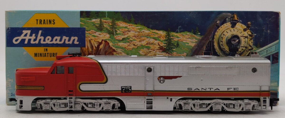 Athearn 3305 HO Scale Santa Fe PA-1 Powered Diesel Locomotive #75 EX/Box