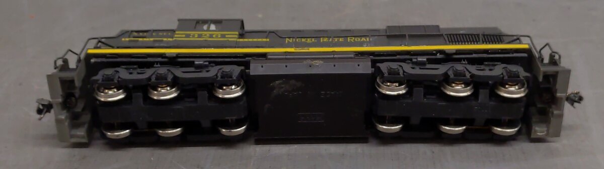 Atlas 8002 HO Nickel Plate Rd. RSD-12 Diesel Locomotive #326 VG
