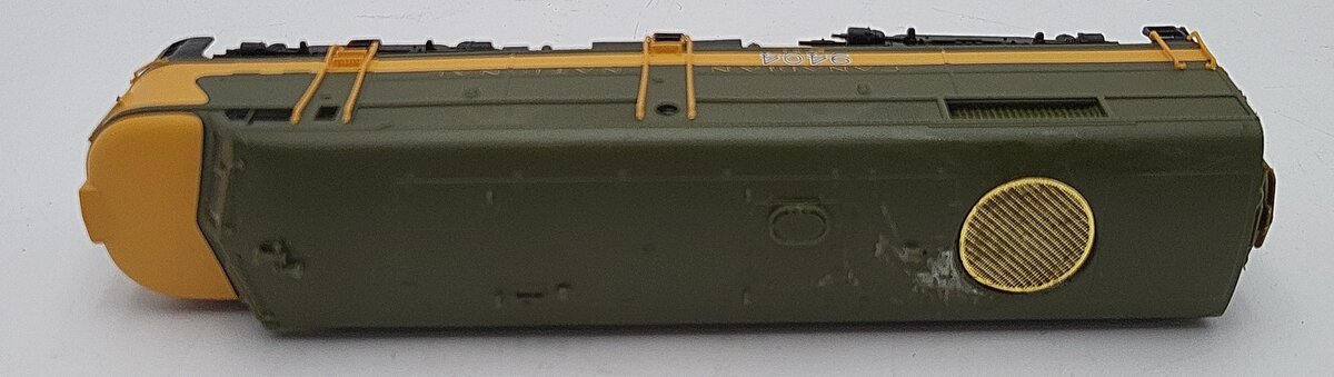 Life Like HO Scale Canadian National Non-powered Diesel Locomotive #9404 EX