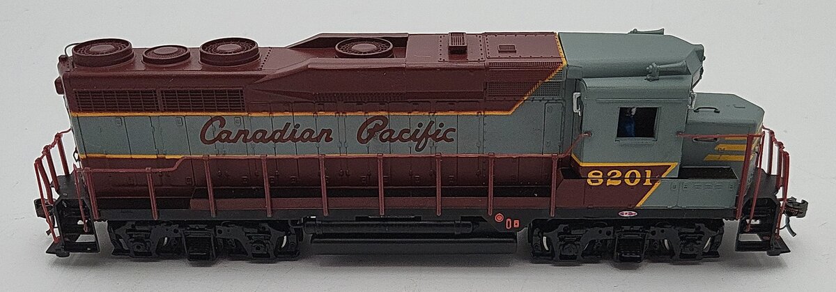 Spectrum 82018 HO Scale Canadian Pacific Powered GP-30 Diesel Locomotive #8200 EX/Box