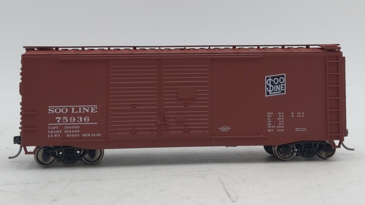 Accurail 3644 HO Soo Line 40' Double Door Riveted Steel Boxcar #75936