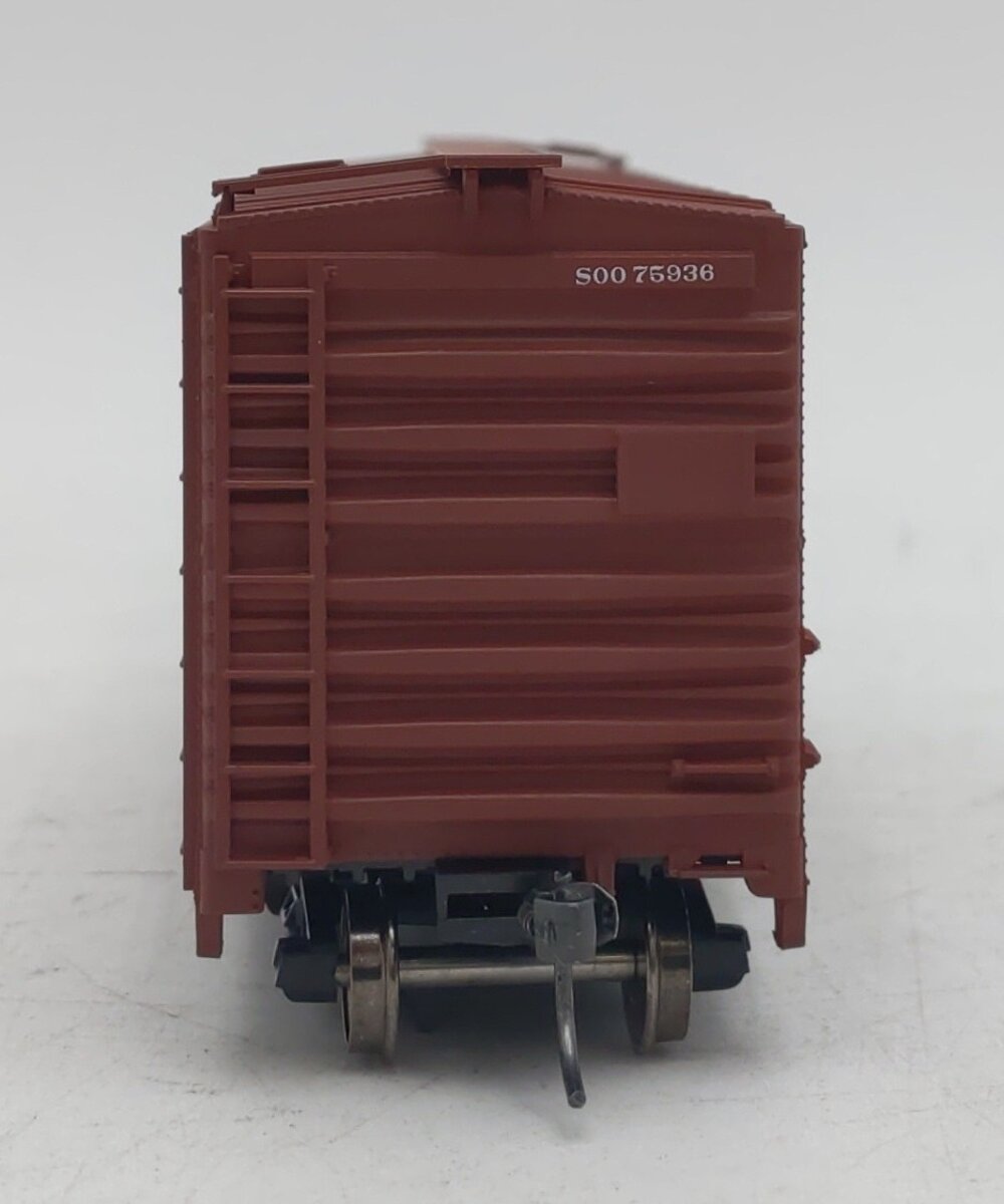 Accurail 3644 HO Soo Line 40' Double Door Riveted Steel Boxcar #75936