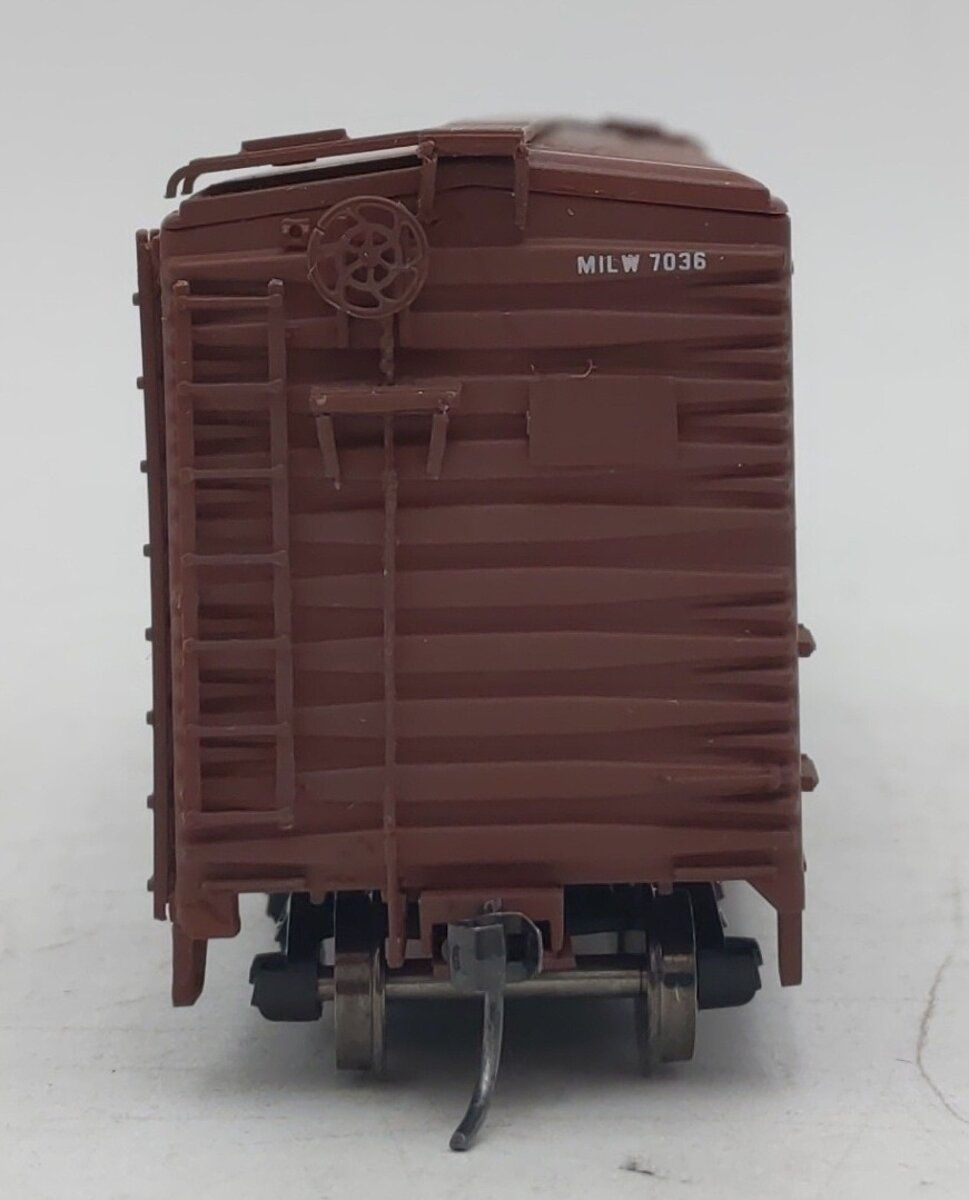 Accurail 3985 HO Milwaukee Road Route of the Hiawathas 40' Boxcar #7036 LN/Box