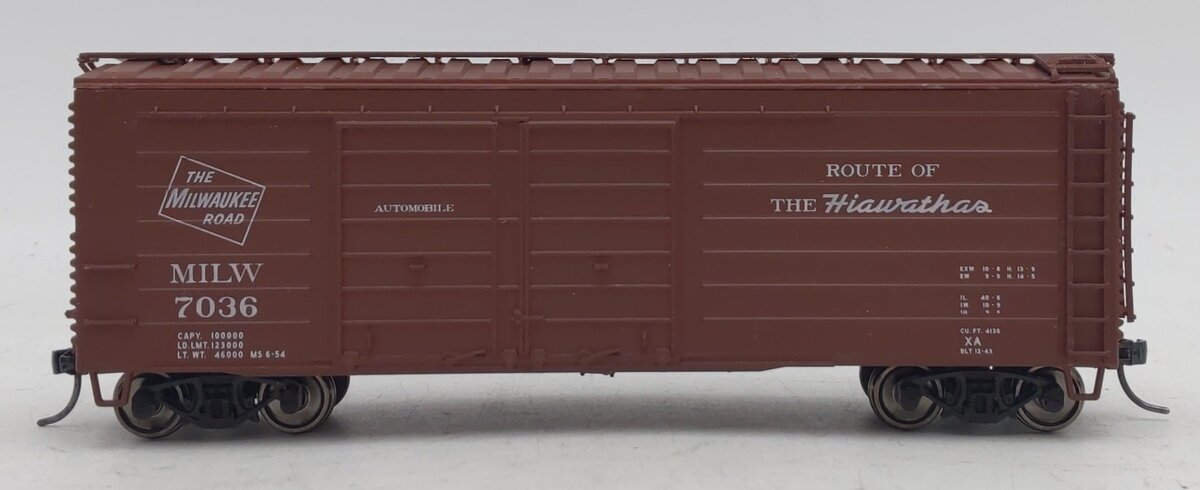 Accurail 3985 HO Milwaukee Road Route of the Hiawathas 40' Boxcar #7036 LN/Box
