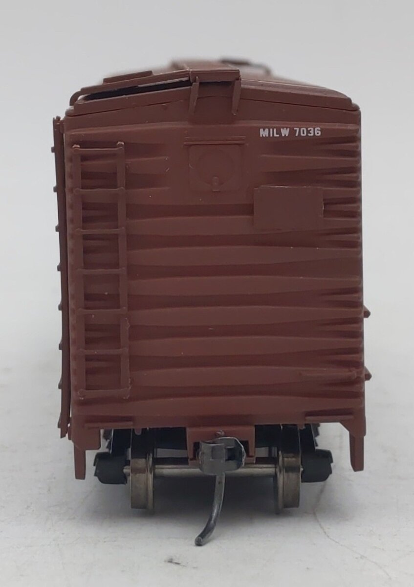 Accurail 3985 HO Milwaukee Road Route of the Hiawathas 40' Boxcar #7036 LN/Box
