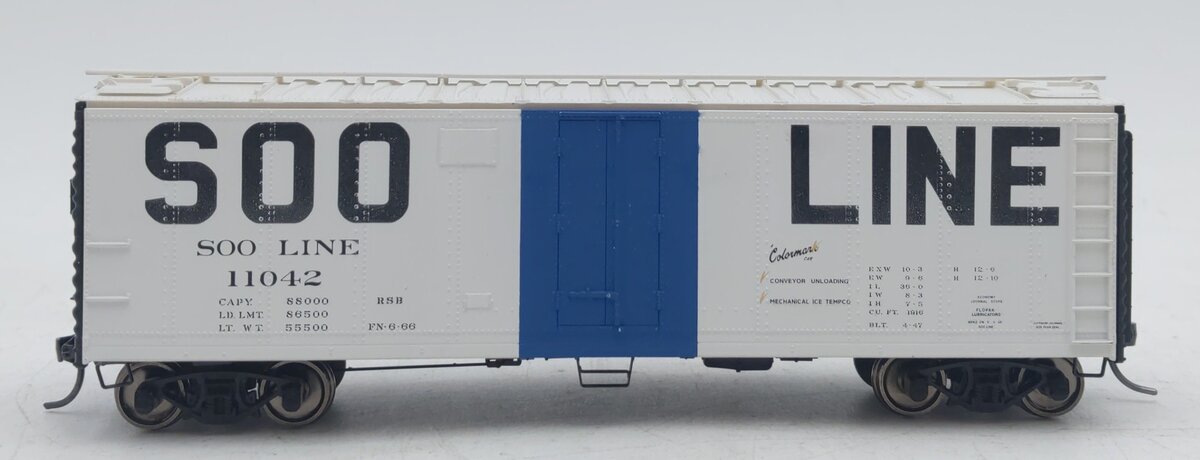Accurail 11042 HO Scale Soo Line 1966 Hinge-Door Refrigerator Car #11042 NIB