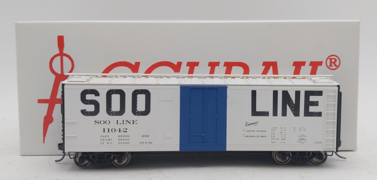 Accurail 11042 HO Scale Soo Line 1966 Hinge-Door Refrigerator Car #11042 NIB