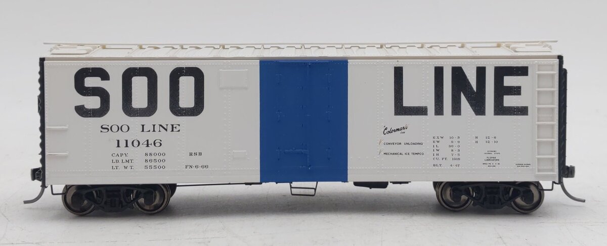 Accurail HO Scale Soo Line 1966 Hinge-Door Refrigerator Car #11046 NIB