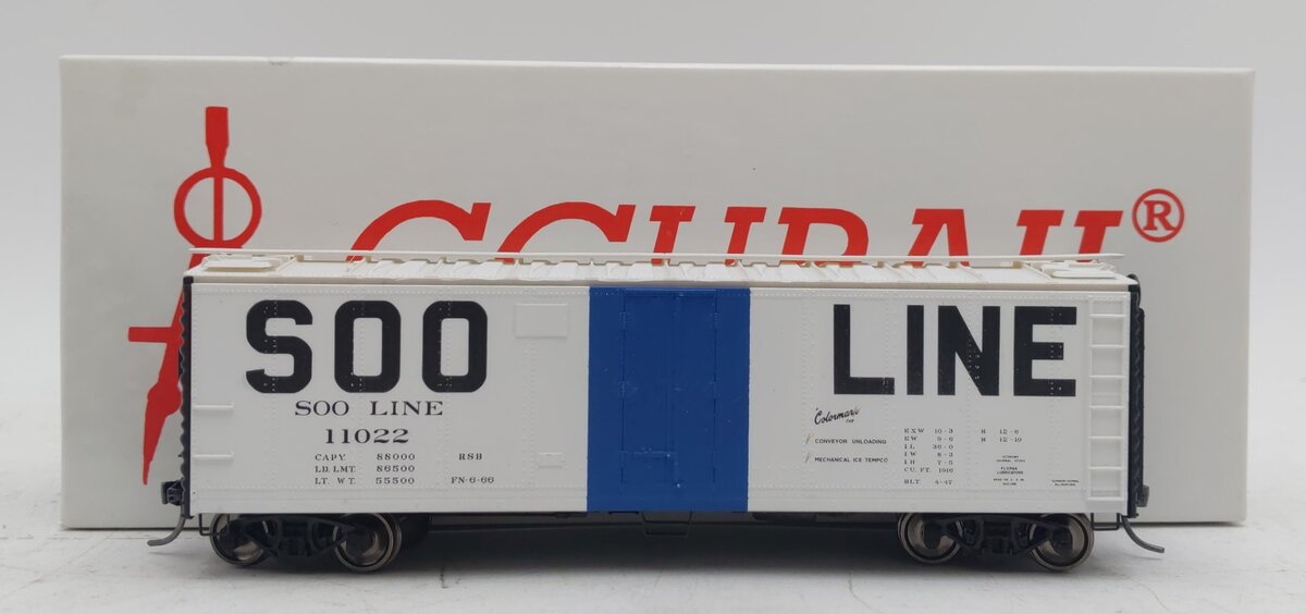 Accurail HO Soo Line 1966 Hinge-Door Refrigerator 