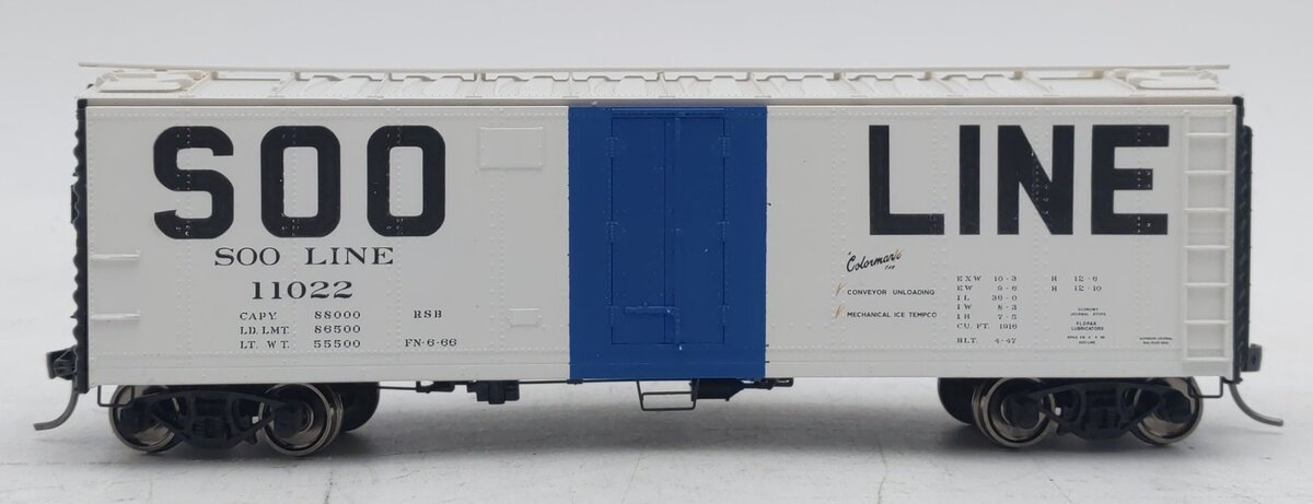 Accurail HO Soo Line 1966 Hinge-Door Refrigerator 
