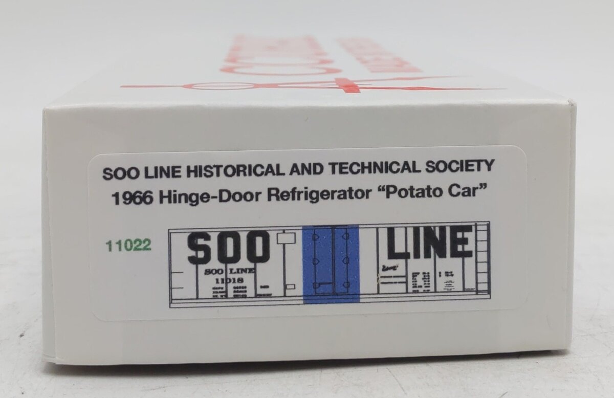 Accurail HO Soo Line 1966 Hinge-Door Refrigerator 