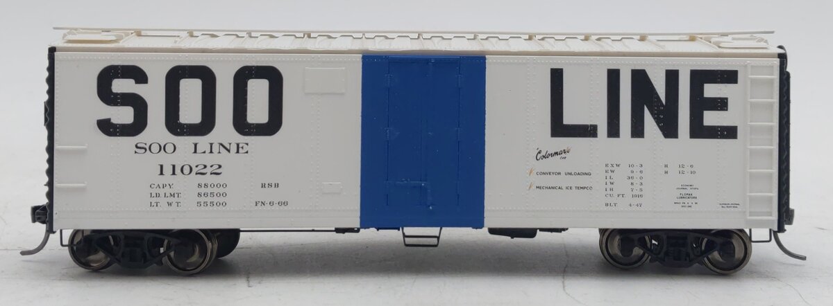 Accurail HO Soo Line 1966 Hinge-Door Refrigerator "Potato Car" #11022 LN/Box