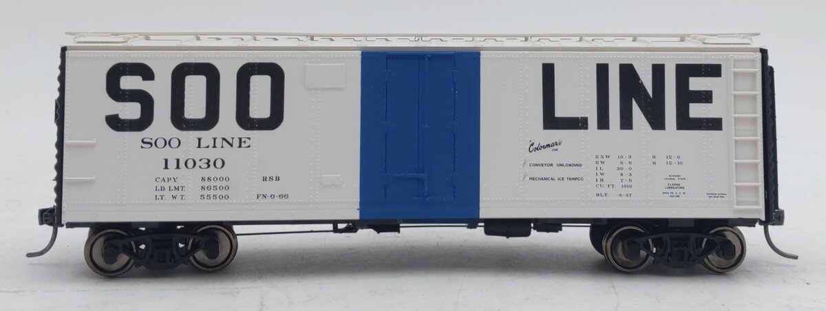 Accurail HO Scale Soo Line 1966 Hinge-Door Refrigerator Car #11030 LN/Box