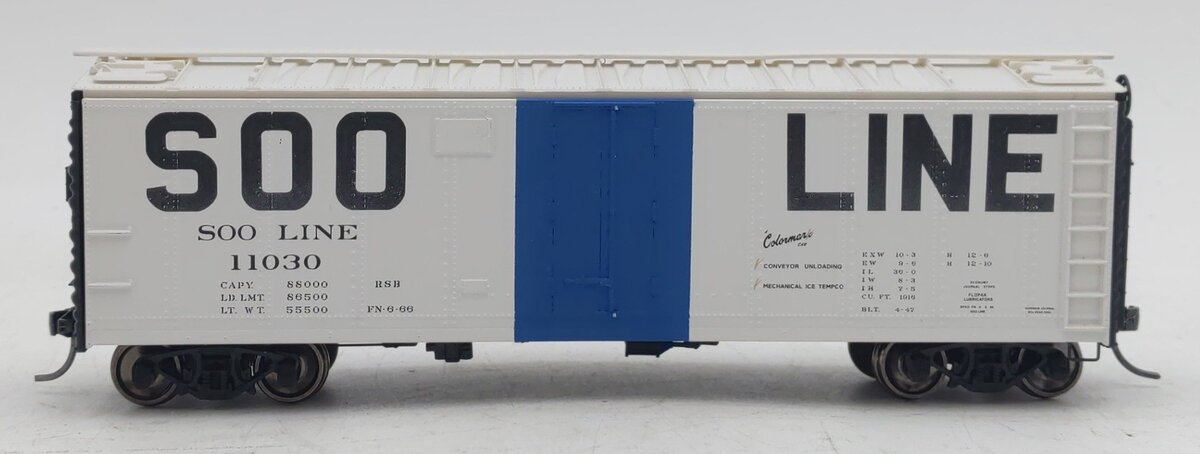 Accurail HO Scale Soo Line 1966 Hinge-Door Refrigerator Car #11030 LN/Box