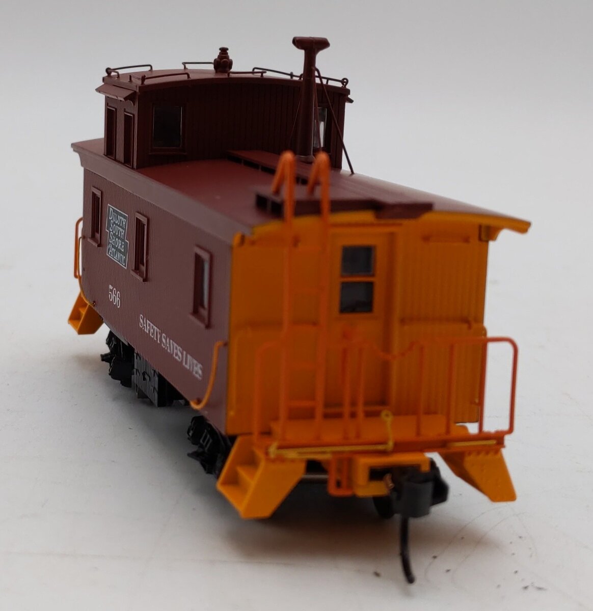 Walthers 920-103461 HO Duluth South Shore & DM&IR Class G2 Wood Caboose #566 LN/Box
