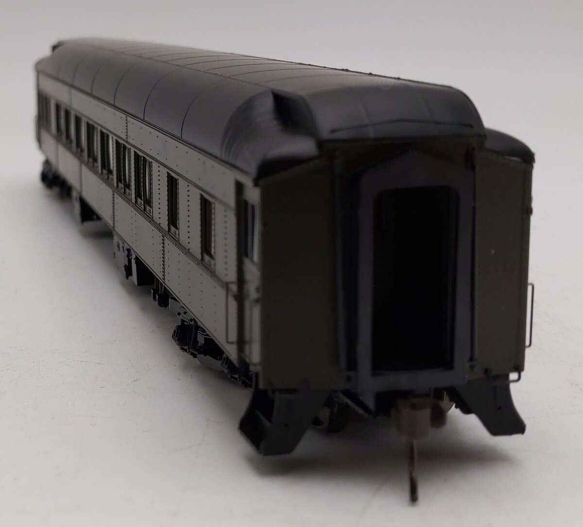 Atlas 20005880 HO Scale Unlettered 14 Section Pullman Sleeper