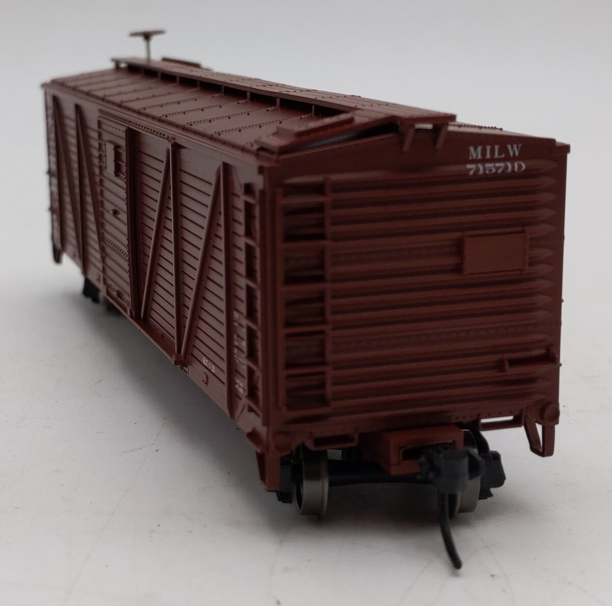 Walthers 910-40560 HO Milwaukee 40' Single-Sheathed Composite ARA Boxcar #715710 LN/Box