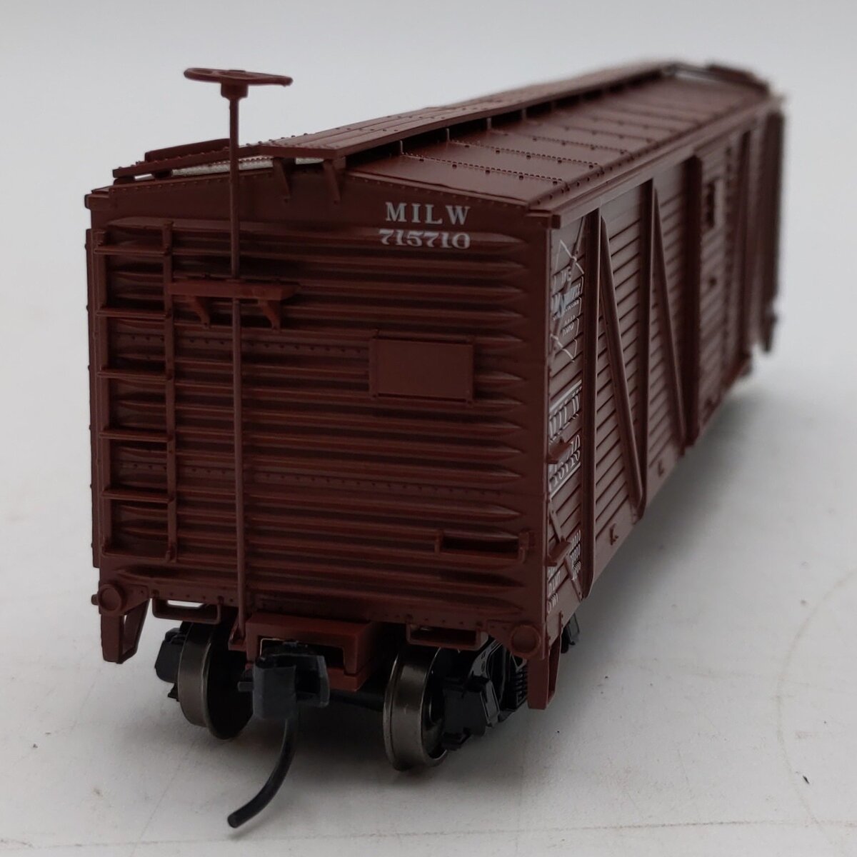 Walthers 910-40560 HO Milwaukee 40' Single-Sheathed Composite ARA Boxcar #715710 LN/Box